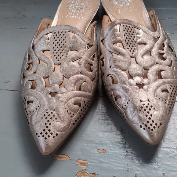 Vince Camuto metallic silver mule slides - Picture 2 of 8